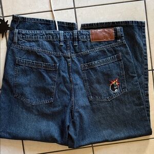 Relaxed Dark Blue Men's Jeans with Embroidered Bomb Patch